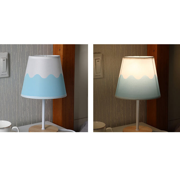 AureLoom Nordic Vintage Tischlampe | Stoffkegel | Massivholz | LED-Licht | Dimmbare Optionen | Dekorativ für Zuhause