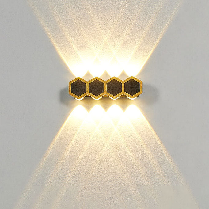 LumoHex Prime | Modernes Outdoor LED Wandlicht | Hexagon Schwarz-Gold Kombination