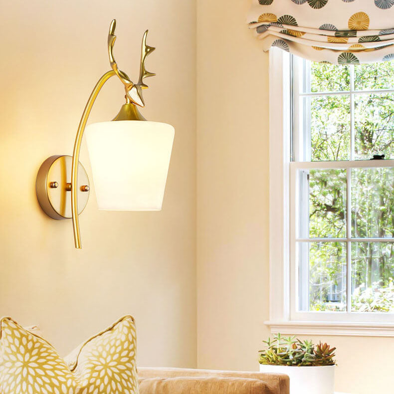 Branvia AntlerGlow Wandleuchte | Nordisches Design | Glas-Kegelschirm | 1-flammig | Rustikaler Stil