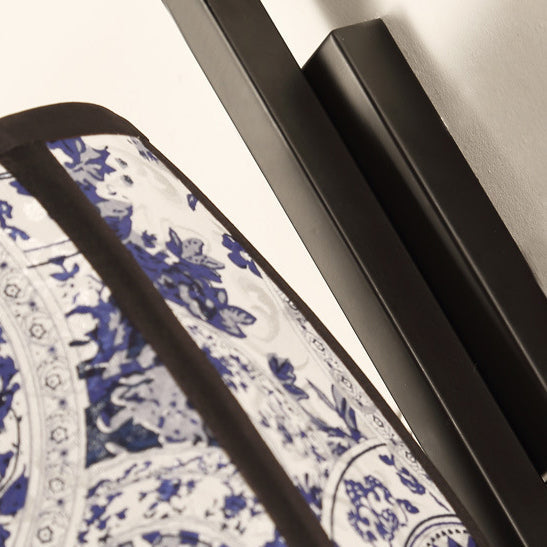 SinoGlow Wandlampe | Chinesisches Vintage-Design | Stofflaterne mit Quasten | 1-Licht