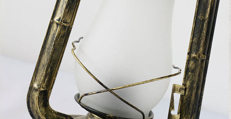 LuxeLume Retro Kerosin Tischlampe | Nostalgische Öllampe | 1-flammige Deko-Laterne