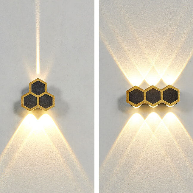 LumoHex Prime | Modernes Outdoor LED Wandlicht | Hexagon Schwarz-Gold Kombination