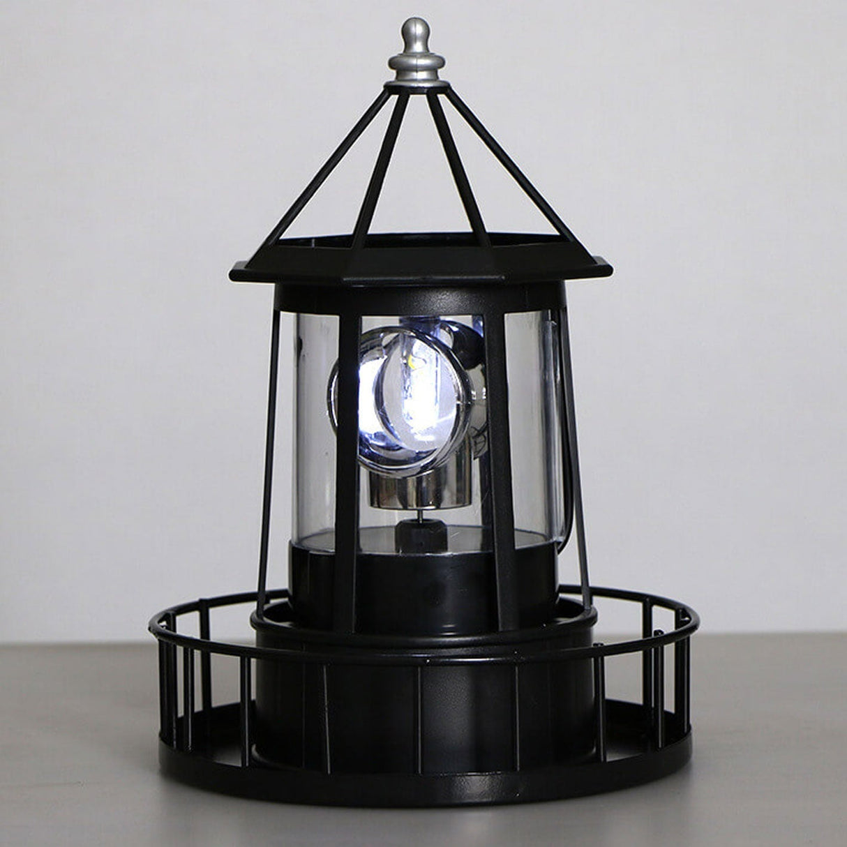 SolarTwist Rotierendes LED Solarturmlicht | Harz-Gartendekoration | Außenbeleuchtung