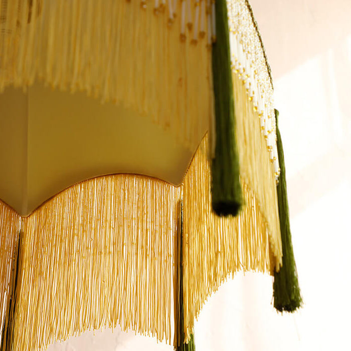 TasselLume Französische Pendelleuchte | Stofflampenschirm mit Fransen | 1-flammig | Vintage Messing-Design für Esszimmer & Wohnzimmer