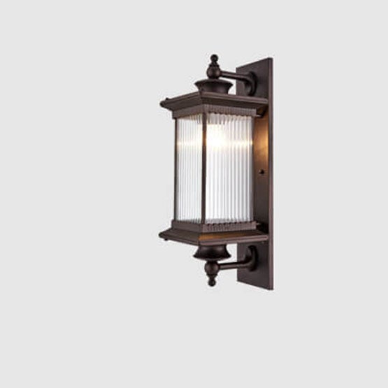 LuxeGuard Outdoor Wandlampe | Retro Rechteckiges Design | Wasserdicht | Perfekte Beleuchtung für Außenbereiche