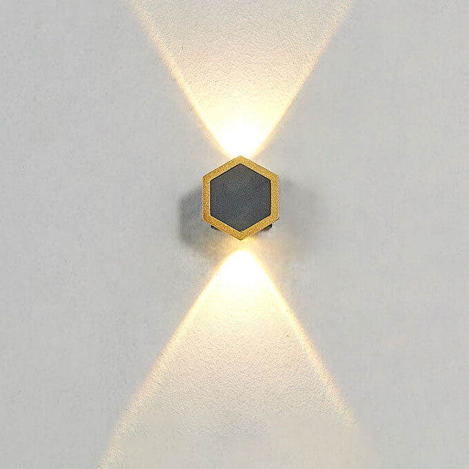 LumoHex Prime | Modernes Outdoor LED Wandlicht | Hexagon Schwarz-Gold Kombination