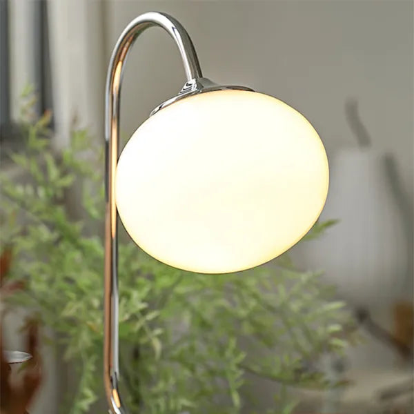 Aurion Metall Glas Tischlampe | Stilvolles Design | Stimmungsvolle Beleuchtung für Zuhause