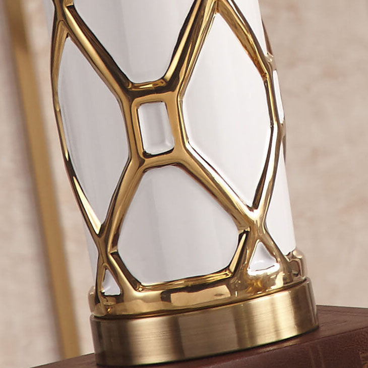 Ceravelle Luxe LED Tischlampe | Nordisches Design | Keramikfuß & Stoffschirm | Dimmbar & Modern