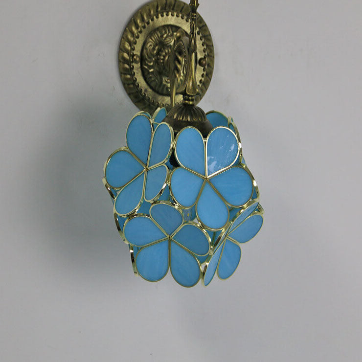 Bloomvielle Europäische Vintage Tiffany Wandleuchte | Blumenförmiges Glas | 1-Licht Design | Elegante Wandbeleuchtung