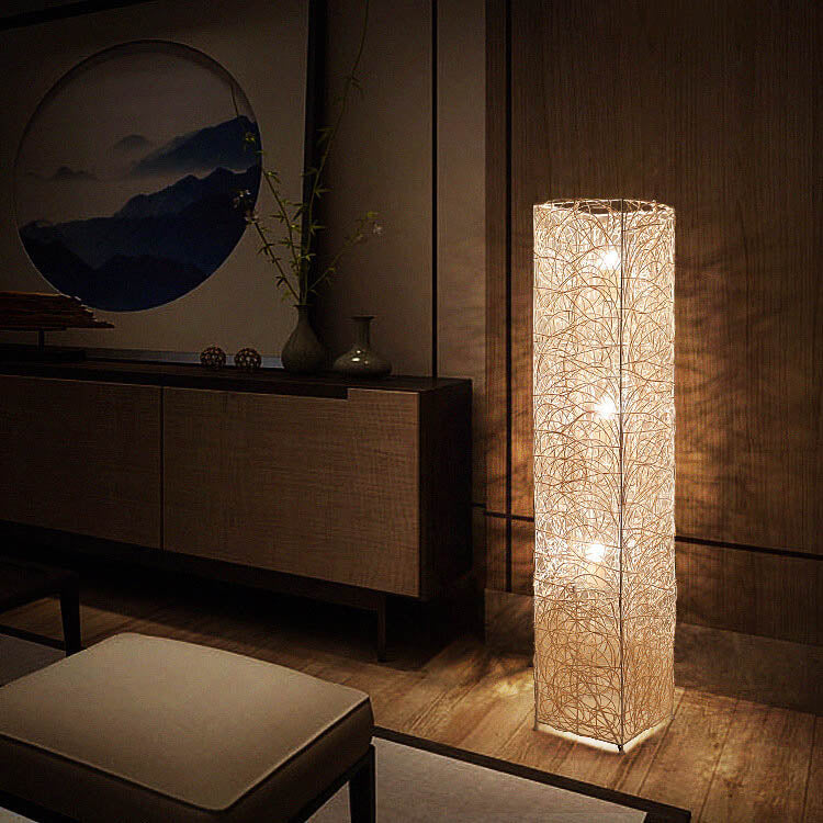 Ravara Column Minimalistische Rattan Stehlampe | Handgefertigtes Design | 3-Licht-LED-System | Natürliche Beleuchtung