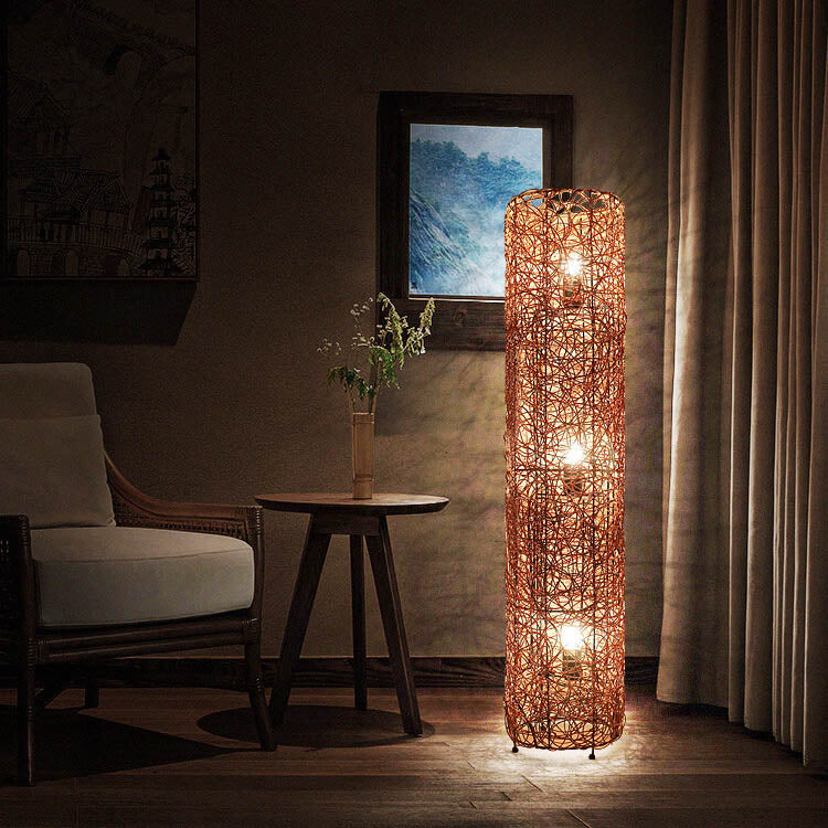 Ravara Column Minimalistische Rattan Stehlampe | Handgefertigtes Design | 3-Licht-LED-System | Natürliche Beleuchtung