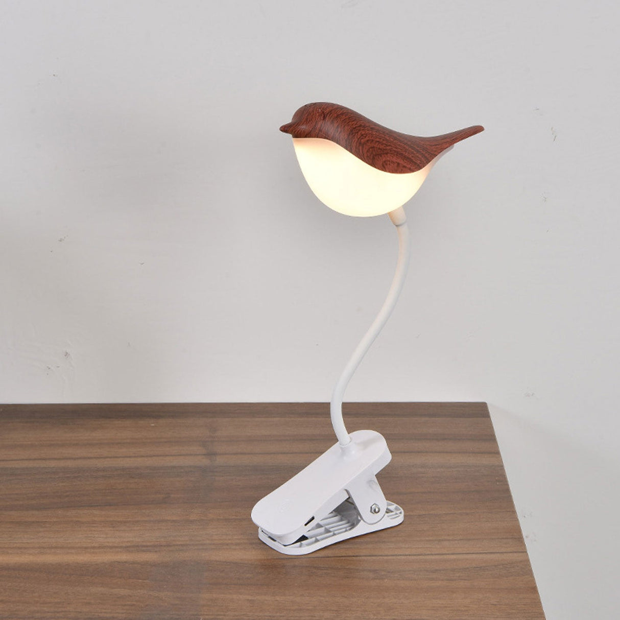 BrightBird Nordic LED Tischlampe | USB-Ladung | Nachtlicht mit Vogelclip | Modernes Design