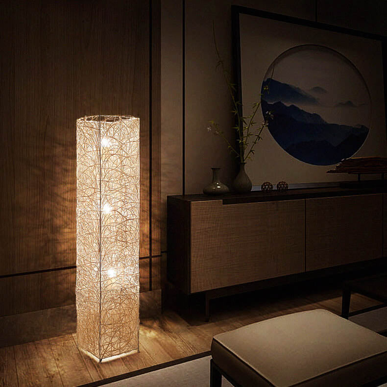 Ravara Column Minimalistische Rattan Stehlampe | Handgefertigtes Design | 3-Licht-LED-System | Natürliche Beleuchtung