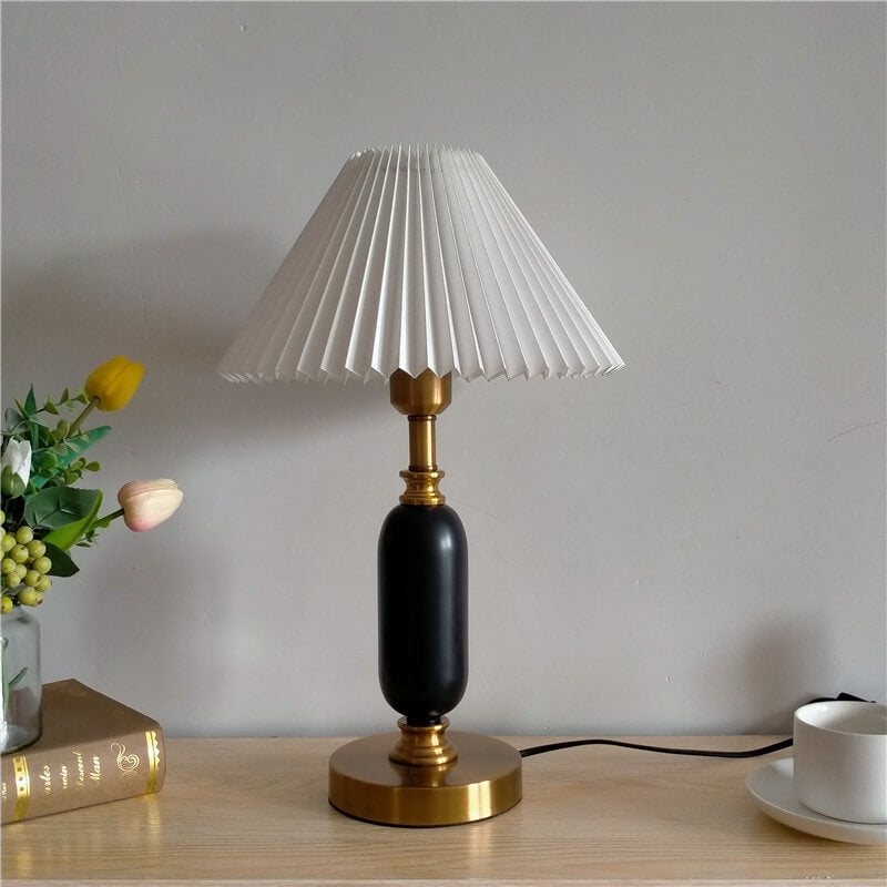 LumoRetro Vintage Design LED Tischlampe | Retro Faltenschirm | Kolonnenbasis | Stimmungslicht | Dekolampe für Zuhause