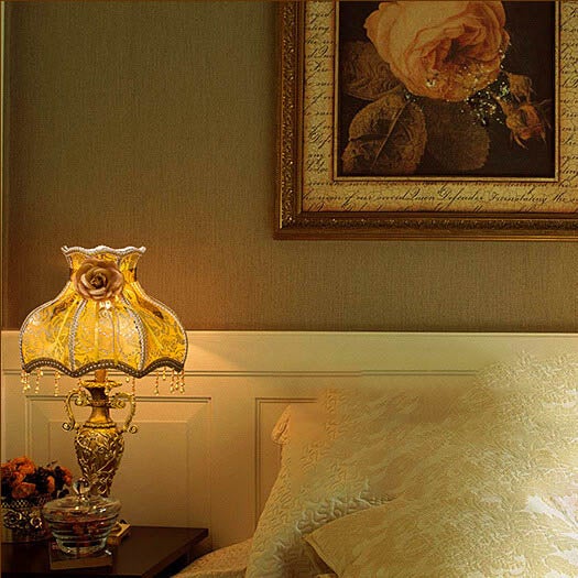 LumiVintage Europäische Tischlampe | Antikes Design | Stoffschirm | Stimmungsvolle Beleuchtung