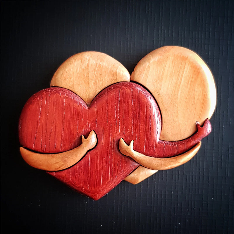 HeartCraft Liebevolle Herz-Anstecker aus Holz | Intarsien-Design | Nachhaltige Accessoires