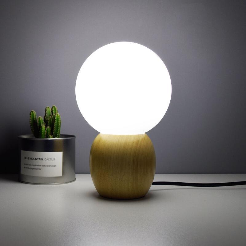 LumiOrbe Nordic Holz-Tischlampe mit Milchglas-Kugel | LED-Licht | Warmes Stimmungslicht