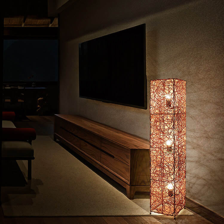 Ravara Column Minimalistische Rattan Stehlampe | Handgefertigtes Design | 3-Licht-LED-System | Natürliche Beleuchtung