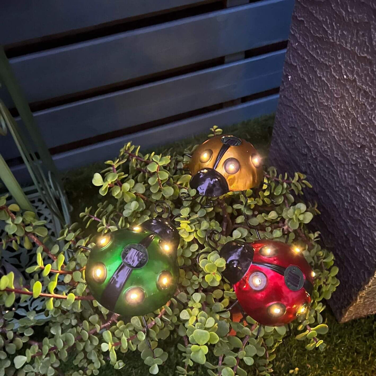 SolarBug LED Gartenleuchte | Marienkäfer Design | Solarbetrieben | Dekorative Rasenbeleuchtung