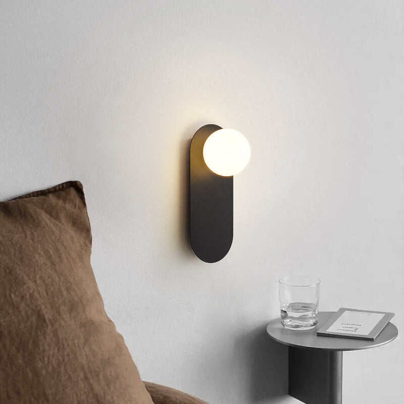 AuraGlow Nordic Wandlampe mit Glasring | Minimalistisches Design | Einflammige LED-Wandleuchte für Wohnräume
