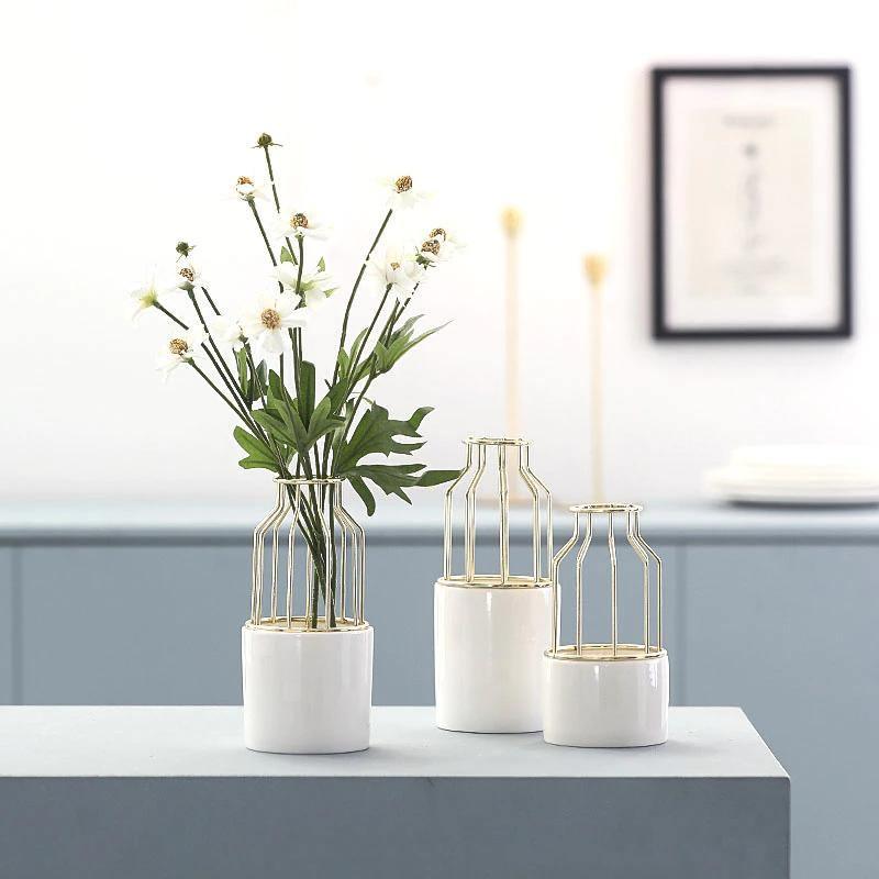 Artévo Eisen-Keramik Design Vase | Modernes Gittermuster | Elegante Dekoration | Für Wohnzimmer & Büro