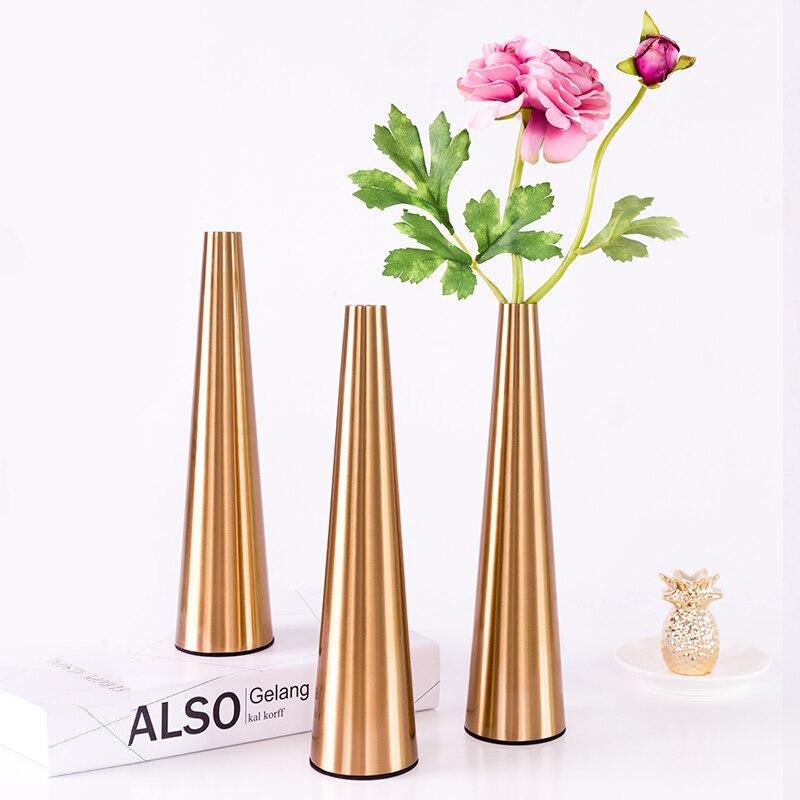AurumVase Goldene Metall-Kegelvase | Modernes Design | Elegante Wohnakzente