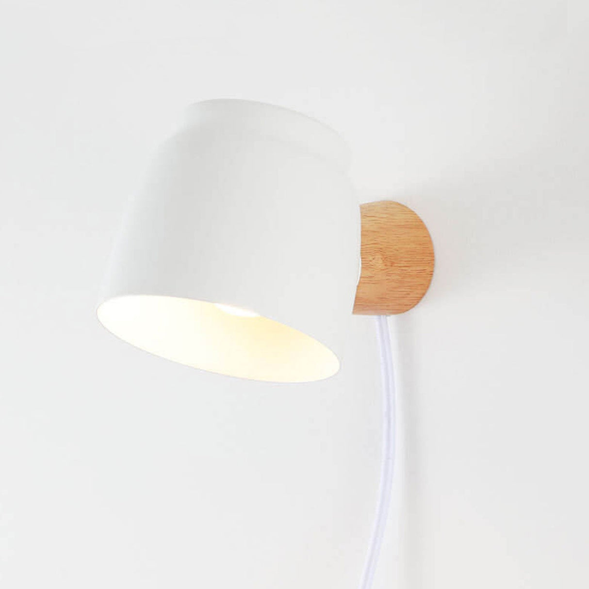 LumaTube Nordic Wandlampe | Drehbares Zylinderdetail | Minimalistisches Design | LED Wandleuchte