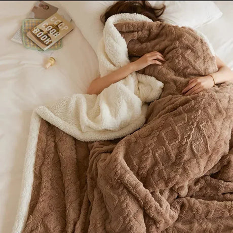 ArcticCozy Dicke Winter Lammwoll-Decke | Kuschelig & Warm | Perfekt für Zuhause & Unterwegs