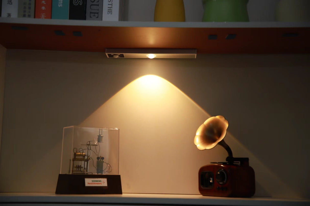 LumiShine Sensor Nachtlicht | Bewegungsmelder | Energiesparend | Kabelloses Design | 1+1 Aktion