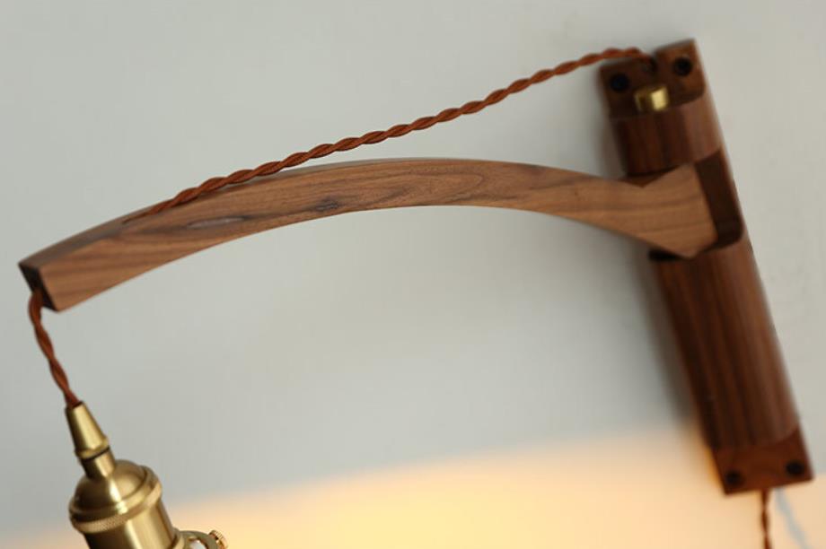 LumiFold Nordic Design Wandlampe | Milchweißes Glas | Holzdesign | Verstellbar | Stilvoll für Zuhause