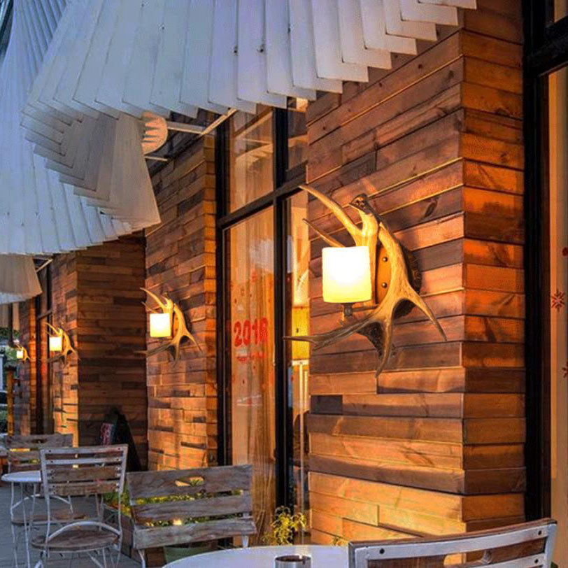 AntlerGlow Wandlampe | Modern-Retro Design | Glas & Geweih-Stil | Stilvolle Beleuchtung für Ihr Zuhause