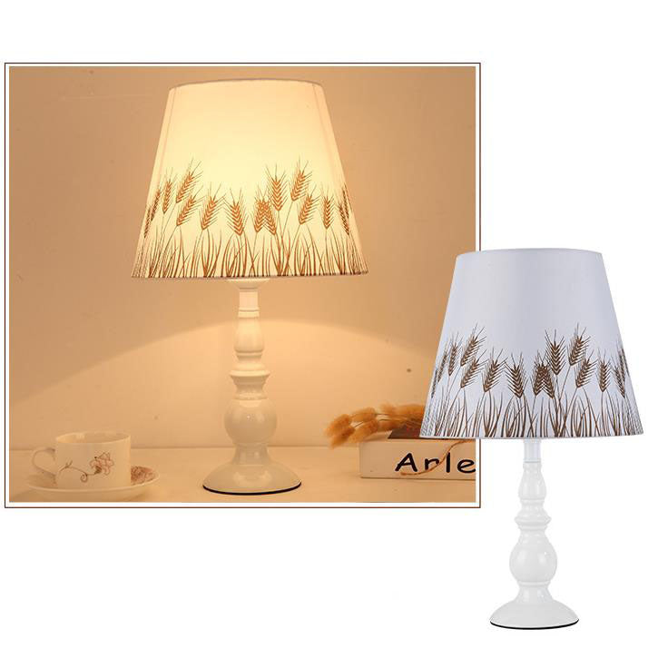 LiliaBloom Exklusive Tischlampe mit Stoffschirm | Blumenmotiv | Vase-Design | LED-Dimmfunktion | Elegante Beleuchtung für Zuhause