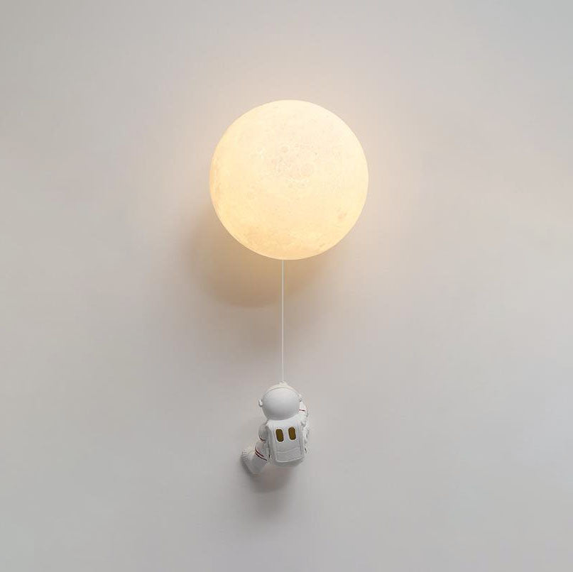AstroLuxe Kreatives Astronaut Wandlampe | Eisen- und Harzdesign | Einzigartige Beleuchtung für Schlafzimmer | Stimmungslicht