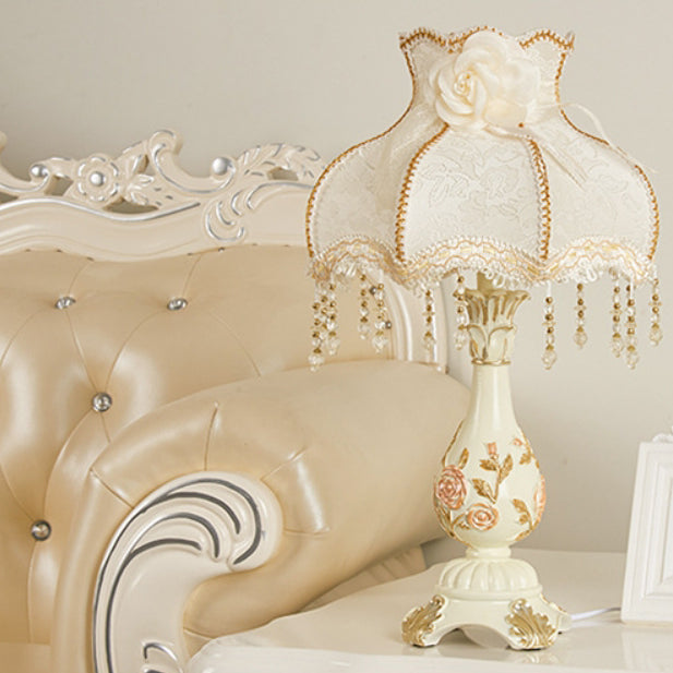 Vasora Europäische Tischlampe | Traditionelles Design | Vase aus Harz | Stoffschirm | Schlafzimmerbeleuchtung