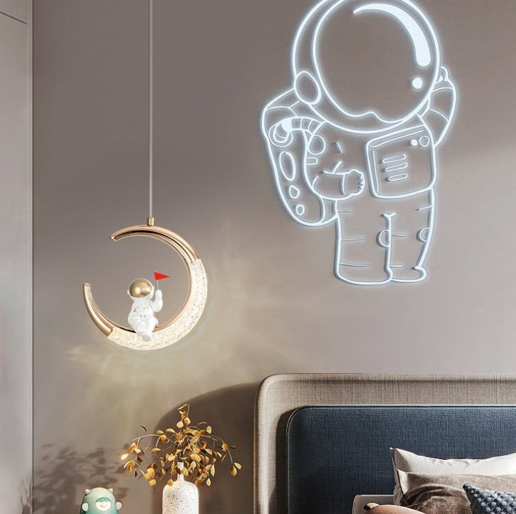 AstroMoon Kinder LED Pendelleuchte | Kreatives Astronautendesign | Mondlicht | Stimmungsvolle Beleuchtung