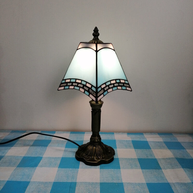 VitraLume Vintage Tiffany Tischlampe | Quadratisches Glasdesign | Kunstvolle Beleuchtung | Dekorativ & Funktional