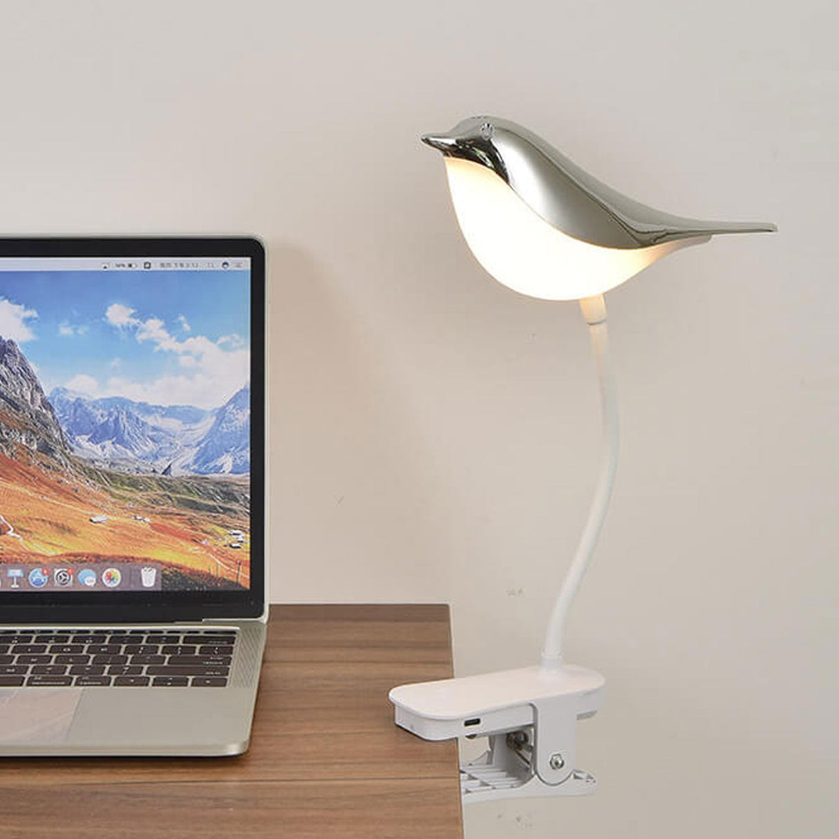 BrightBird Nordic LED Tischlampe | USB-Ladung | Nachtlicht mit Vogelclip | Modernes Design