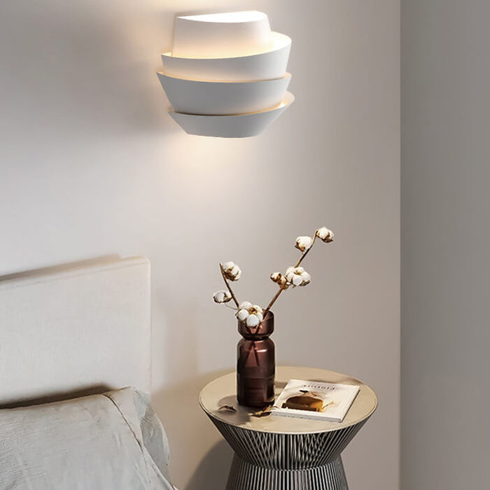 NordBright Skandinavische Wandlampe mit Doppelausleuchtung | Modernes Design | Ideal für Wohnzimmer & Schlafzimmer