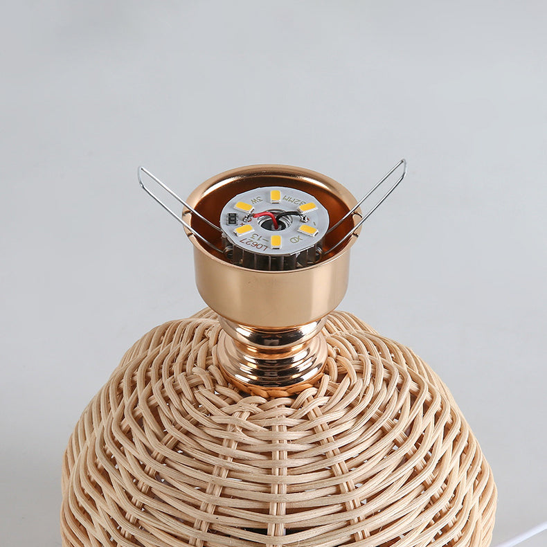 RattaLume Nordic LED Tischlampe | Geflochtenes Rattan & Faltstoffschirm | Stimmungslicht | Deko fürs Schlafzimmer