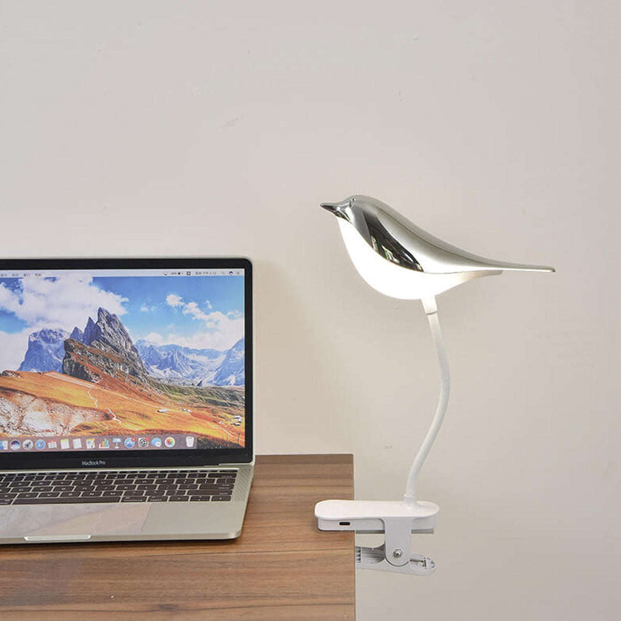 BrightBird Nordic LED Tischlampe | USB-Ladung | Nachtlicht mit Vogelclip | Modernes Design