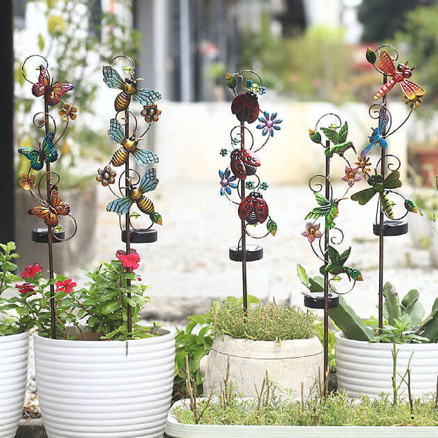 GardenGlow Solar Gartenleuchte | Metall-Design | Schmetterling, Libelle, Kolibri | Landschaftsbeleuchtung