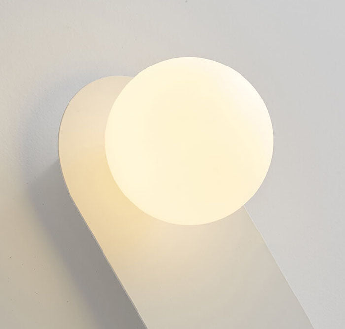 AuraGlow Nordic Wandlampe mit Glasring | Minimalistisches Design | Einflammige LED-Wandleuchte für Wohnräume