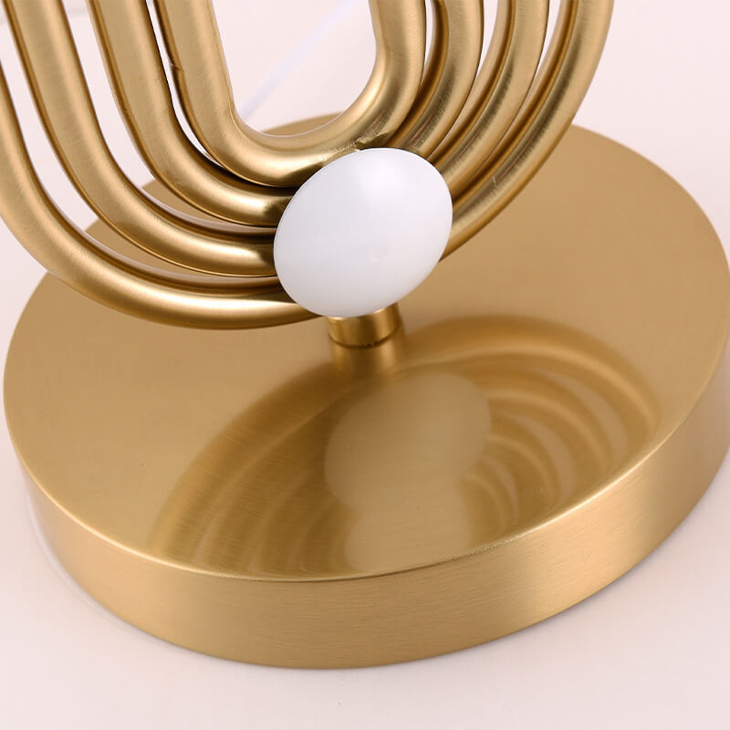 LustreOval Tischlampe | Modernes Luxusdesign | Goldene Ovalbasis & Stoffschirm | 1-Licht Tischleuchte für stilvolle Räume