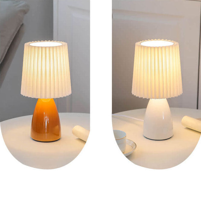 LumiClassic Vintage Design Tischlampe | Gefalteter Schirm | Glasbasis | Deko & Leselicht