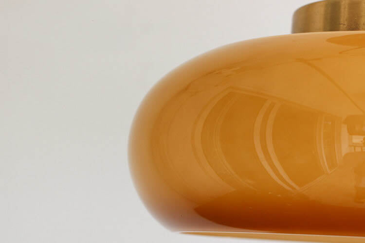 RetroLuxe Messing Deckenleuchte mit Gelbem Glas | Vintage Design | Semi-Flush Mount | Wohnraumbeleuchtung