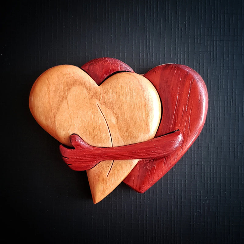 HeartCraft Liebevolle Herz-Anstecker aus Holz | Intarsien-Design | Nachhaltige Accessoires