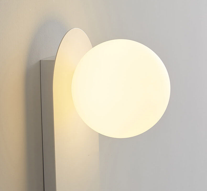 AuraGlow Nordic Wandlampe mit Glasring | Minimalistisches Design | Einflammige LED-Wandleuchte für Wohnräume