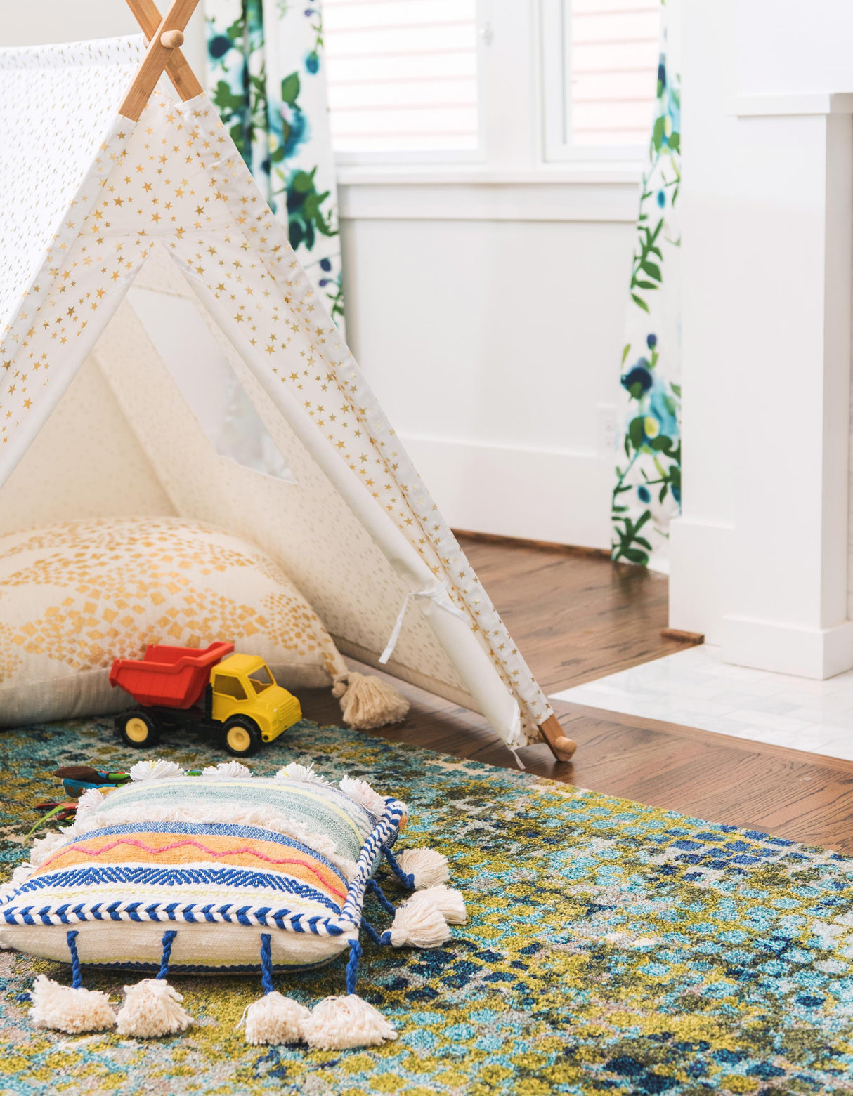 Orbira Moderner Teppich mit Kreisdesign | Elegante Wohnraumdeko | Weich & Pflegeleicht