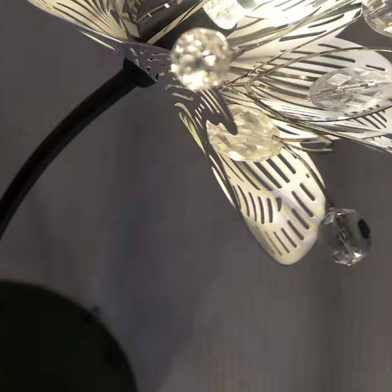CrystalBlume LED Wandleuchte | Edelstahl & Eisen | Blumenmuster | 3-Licht Design für Schlafzimmer