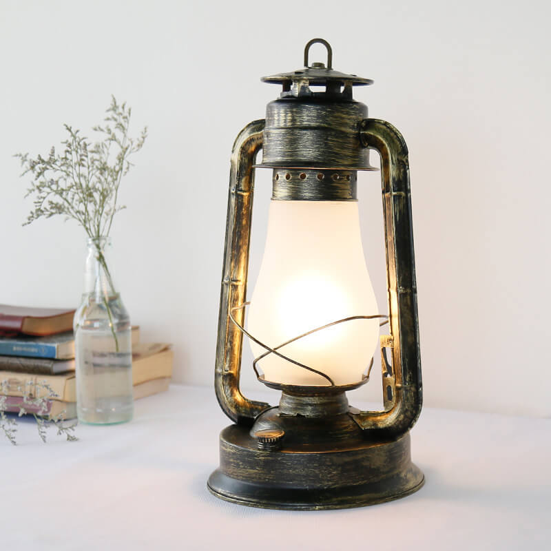 LuxeLume Retro Kerosin Tischlampe | Nostalgische Öllampe | 1-flammige Deko-Laterne